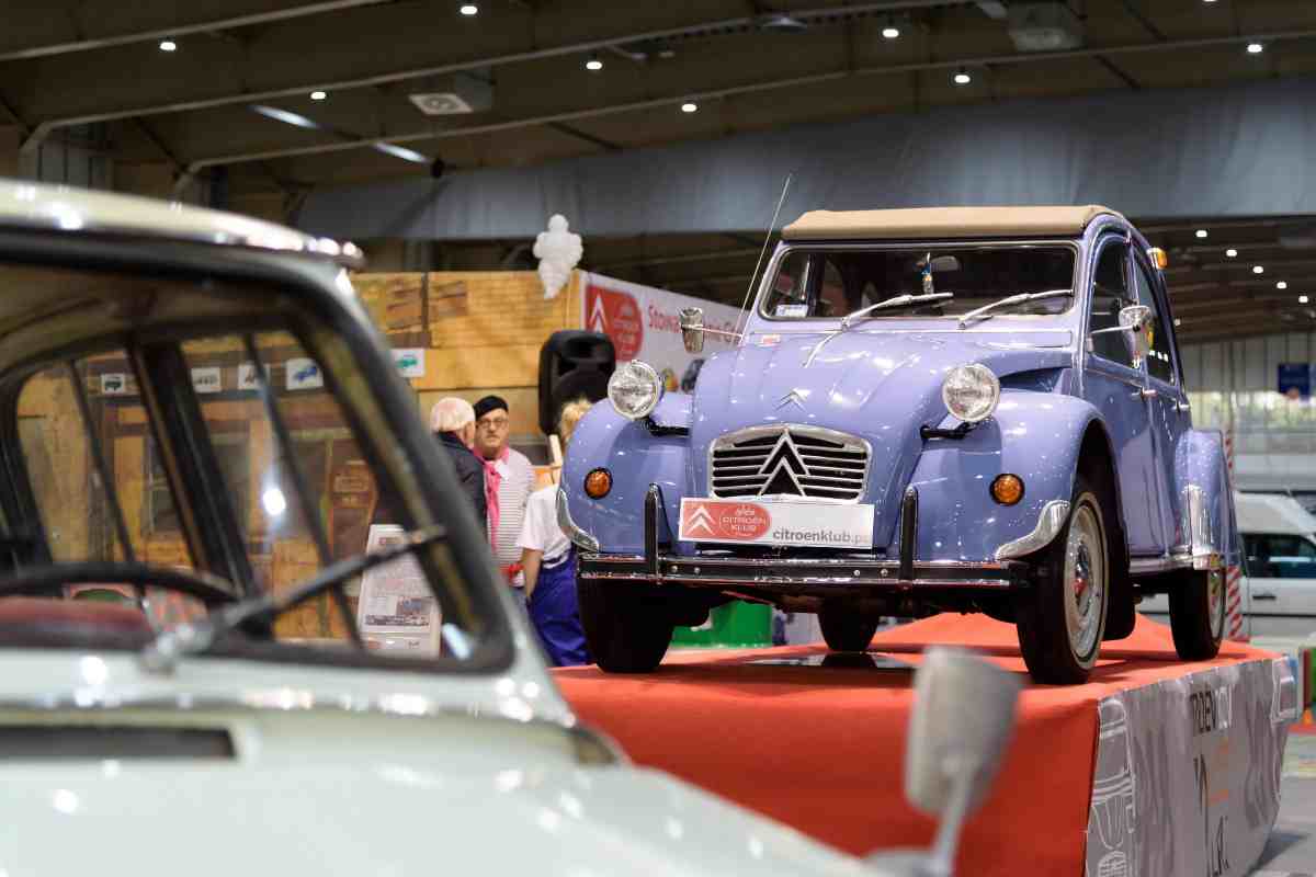 La Citroen 2CV in esposizione