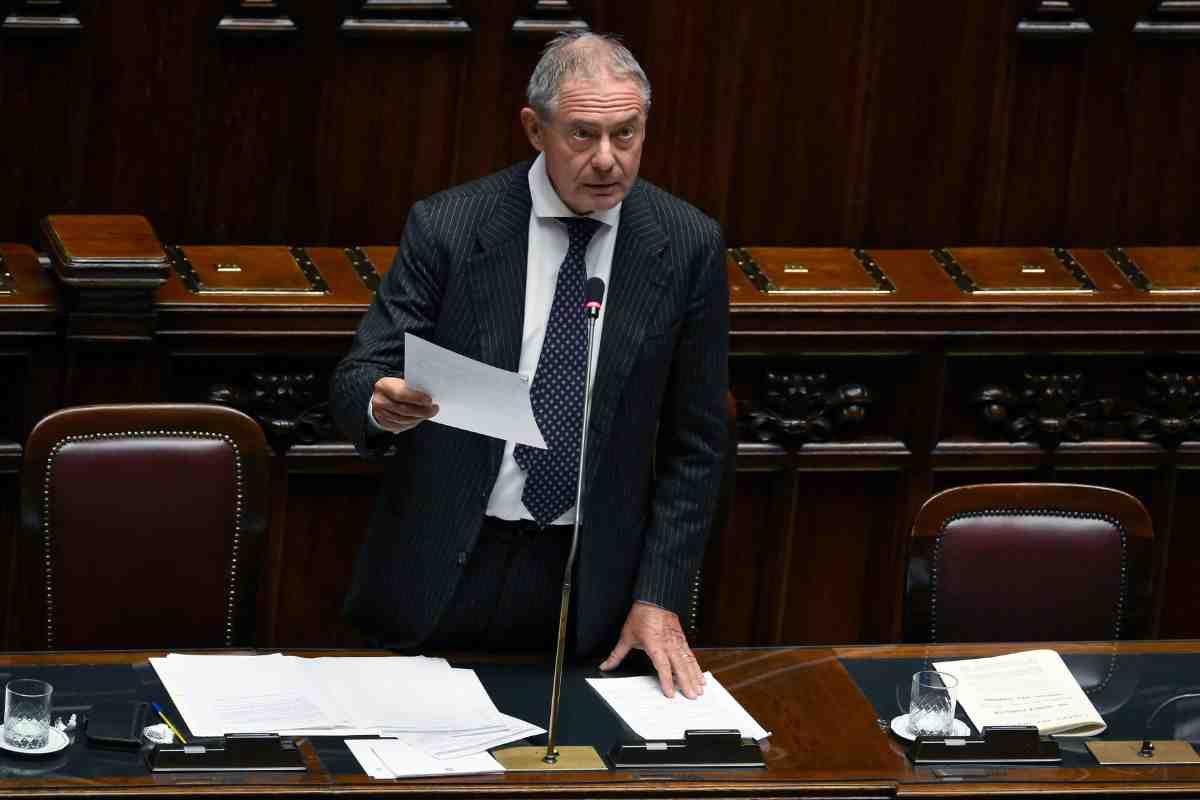 Il ministro Adolfo Urso in Parlamento