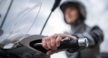 Quindici giorni in più sull’assicurazione moto e scooter: la clausola vale per tutti e si attiva da sola